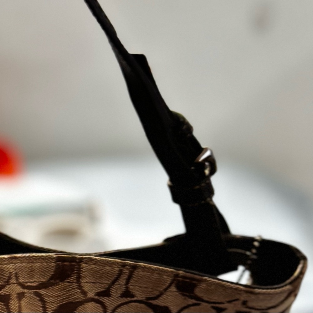 Classic Coach Shoulder Signature Brown  and Black Jacquard Bag - Picture 5 of 7